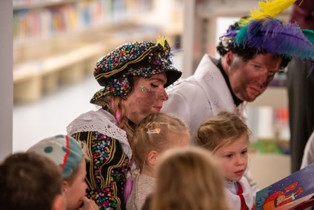 2025-11-23 Sint leest voor-48